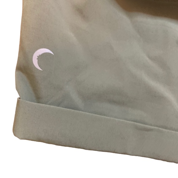 Zyia olive summer shorts - Picture 4 of 6